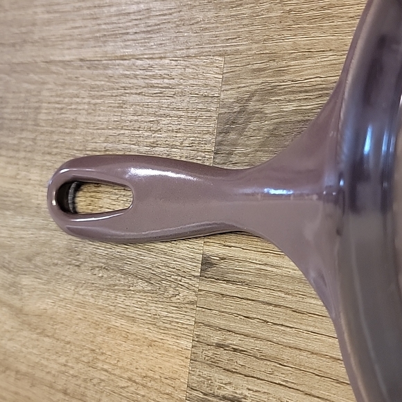 Le Creuset Cassis Cast Iron Round Evolution Skillet - Picture 6 of 13